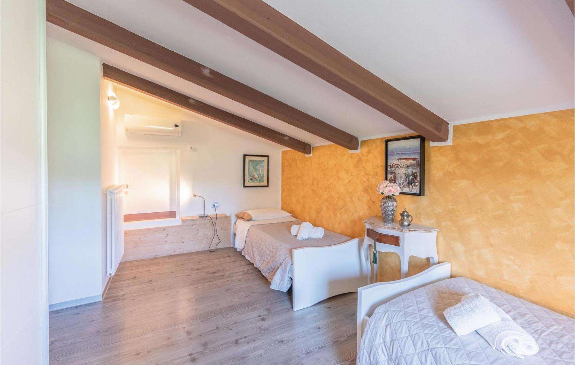 3 Bedroom Nice Home In Lazise Vr Luaran gambar